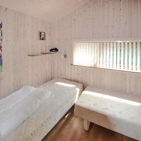 Pet Friendly In With Kitchen Holiday home