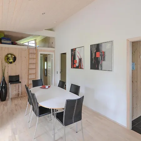 Pet Friendly In With Kitchen Holiday home